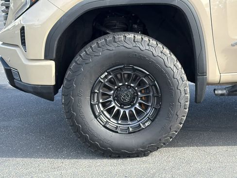 Used 2023 GMC Sierra 1500 AT4 image 9