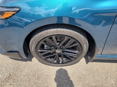 Used 2025 Toyota Camry SE w/ Convenience Package FWD image 5