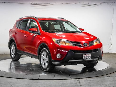 Used 2014 Toyota RAV4 XLE w/ Preferred Accessory Package FWD image 5