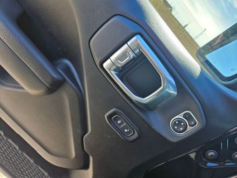 Used 2025 Jeep Gladiator Sport image 11