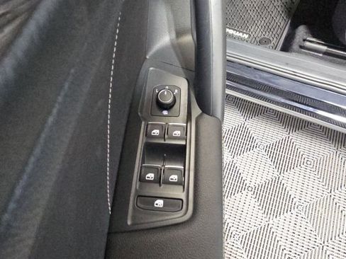 Used 2023 Volkswagen Tiguan SE image 10