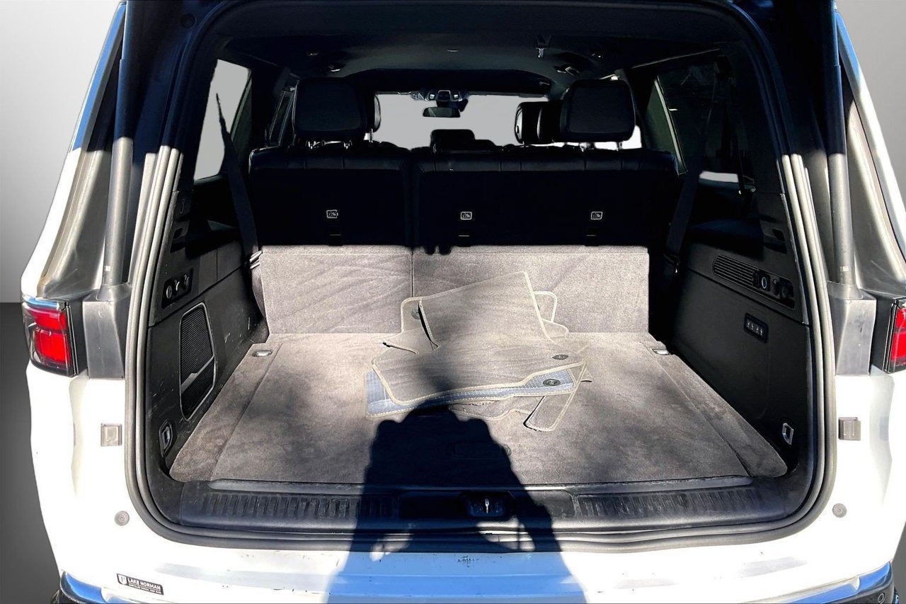 Certified 2024 Jeep Wagoneer L Series II AWD/4WD image 25