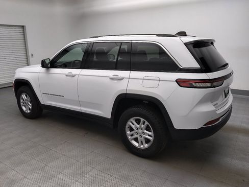 Used 2023 Jeep Grand Cherokee Laredo AWD/4WD image 3