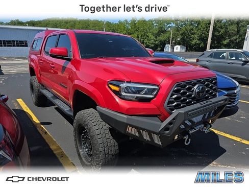 Used 2022 Toyota Tacoma TRD Sport w/ TRD Premium Sport Package AWD/4WD image 1