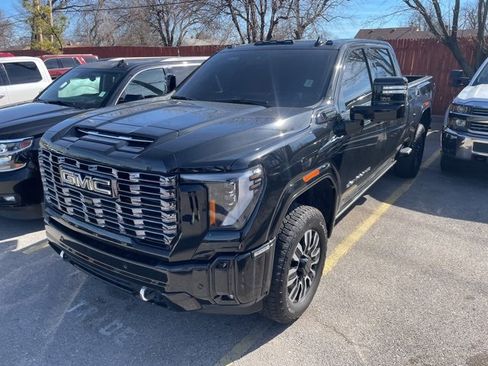 Used 2025 GMC Sierra 3500 Denali Ultimate image 2