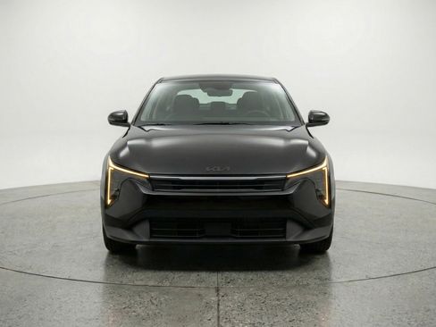 Used 2025 Kia K4 LXS image 2