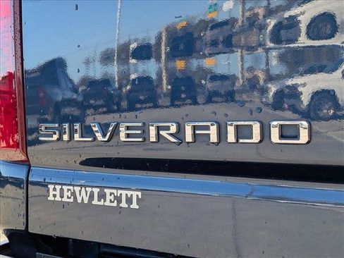 Used 2022 Chevrolet Silverado 2500 Custom w/ Custom Value Package image 22