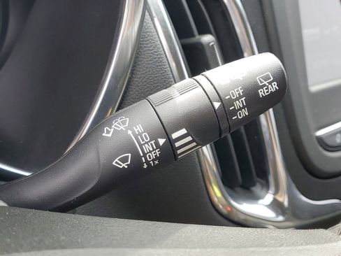 Used 2020 Chevrolet Equinox LT FWD image 25