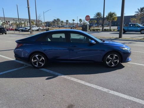 Used 2023 Hyundai Elantra SEL w/ Convenience Package image 4