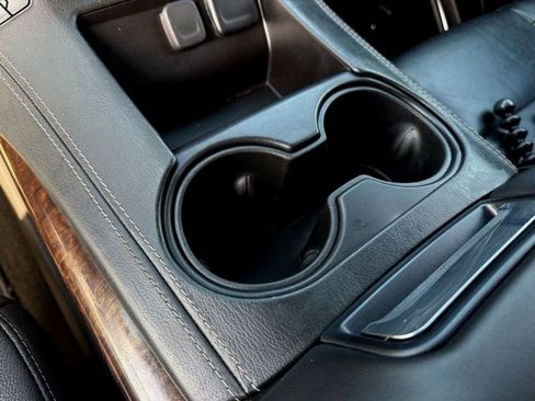 Used 2018 Chevrolet Suburban LT image 28