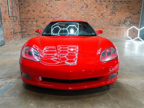 Used 2006 Chevrolet Corvette Coupe w/ Preferred Equipment Group RWD image 5