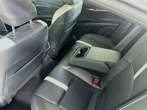 Used 2025 Toyota Camry SE image 14
