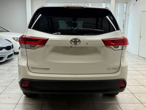 Used 2017 Toyota Highlander Plus image 8