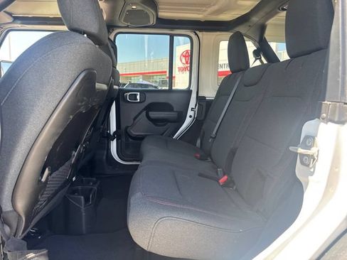 Used 2025 Jeep Wrangler Unlimited Rubicon AWD/4WD image 12
