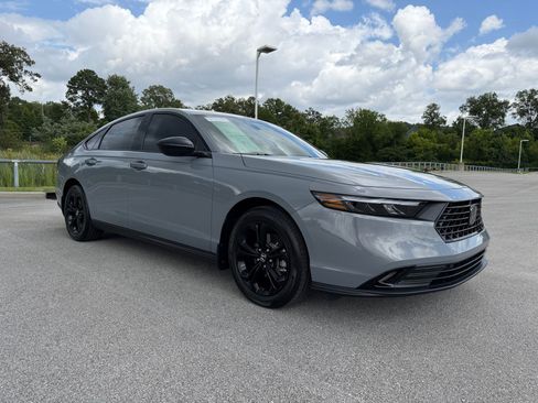 Used 2025 Honda Accord SE image 7