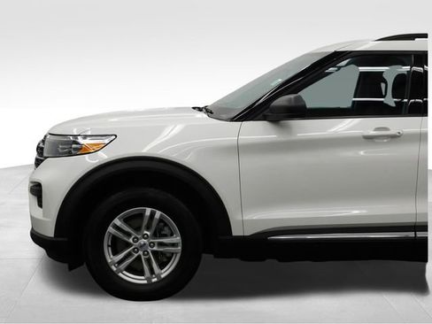 Used 2022 Ford Explorer XLT image 6