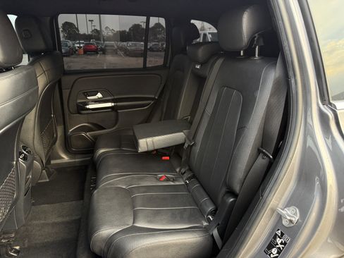 Used 2021 Mercedes-Benz GLB 250 w/ Premium Package image 31