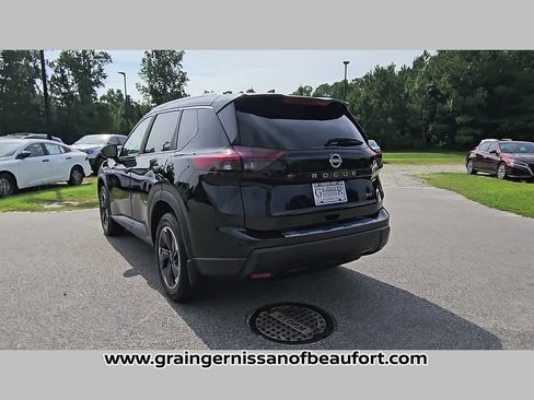 Used 2024 Nissan Rogue SV w/ SV Premium Package FWD image 27