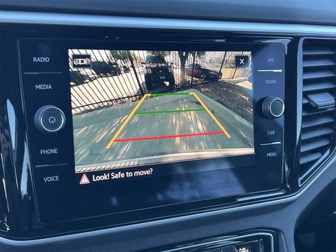 Used 2022 Volkswagen Atlas Cross Sport SE image 17