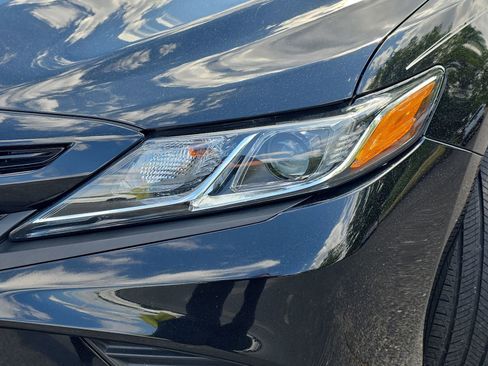 Used 2018 Toyota Camry SE image 29