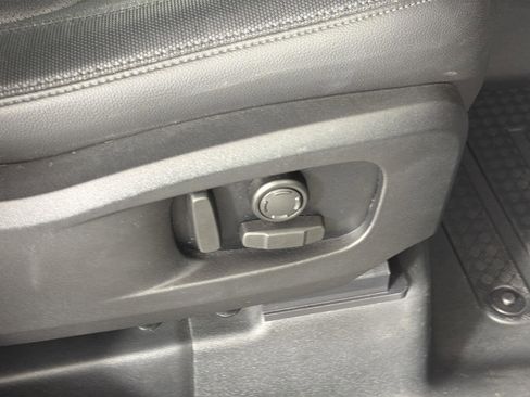 Certified 2023 Land Rover Defender 110 X-Dynamic SE image 33