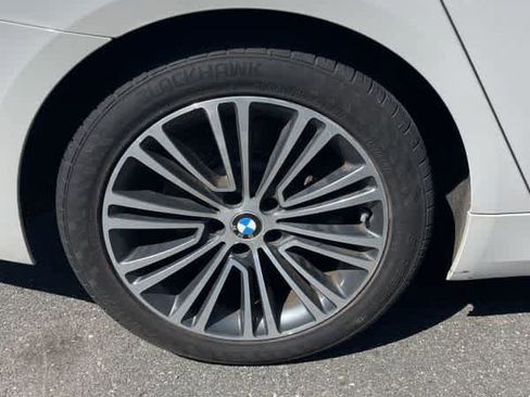 Used 2018 BMW 530i xDrive AWD/4WD image 11