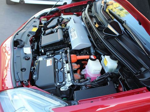 Used 2015 Toyota Prius Five w/ Advanced Technology Package image 29