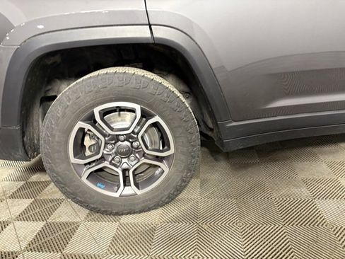 Used 2022 Jeep Grand Cherokee Trailhawk w/ Luxury Tech Group III image 23