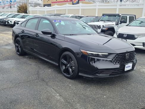Used 2025 Honda Accord Sport image 9