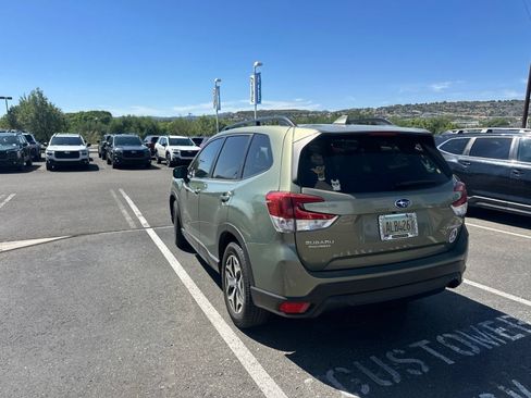 Used 2019 Subaru Forester Premium AWD/4WD image 9