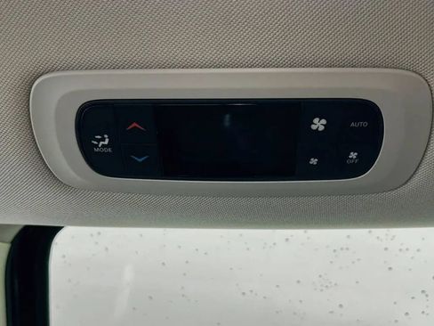 Used 2024 Chrysler Pacifica Touring-L FWD image 25