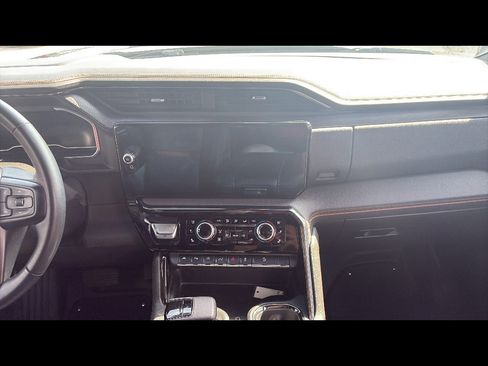 Used 2024 GMC Sierra 1500 AT4 w/ Technology Package image 17