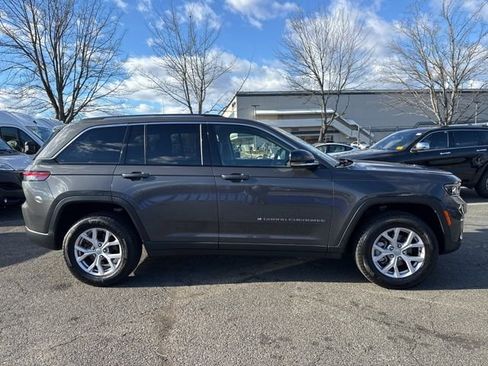 Certified 2022 Jeep Grand Cherokee Limited w/ Luxury Tech Group II image 16