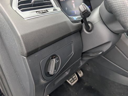 Used 2023 Volkswagen Tiguan SE R-Line AWD/4WD image 22