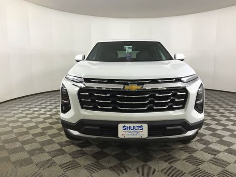 New 2026 Chevrolet Equinox LT image 2