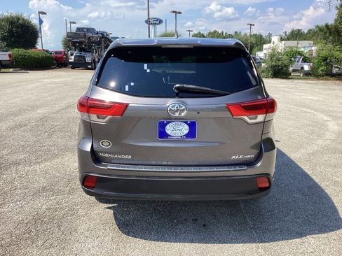 Used 2019 Toyota Highlander XLE image 8