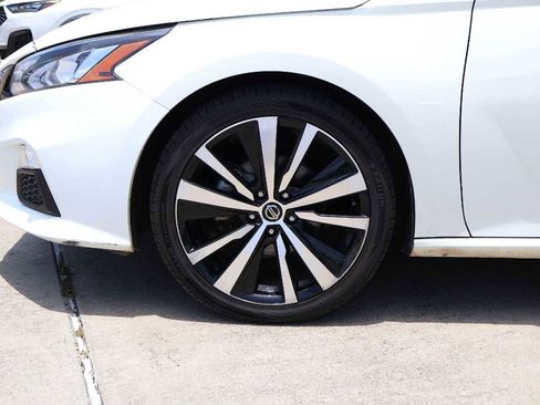 Used 2021 Nissan Altima 2.5 SR FWD image 8