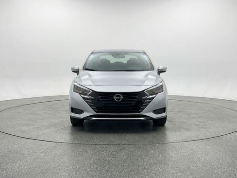 Used 2025 Nissan Versa SV image 2