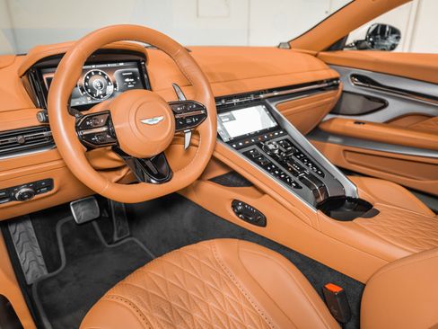 Used 2024 Aston Martin DB12 Coupe RWD image 3