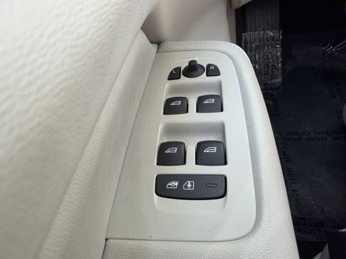 Used 2025 Volvo S60 B5 Plus w/ Climate Package FWD image 27