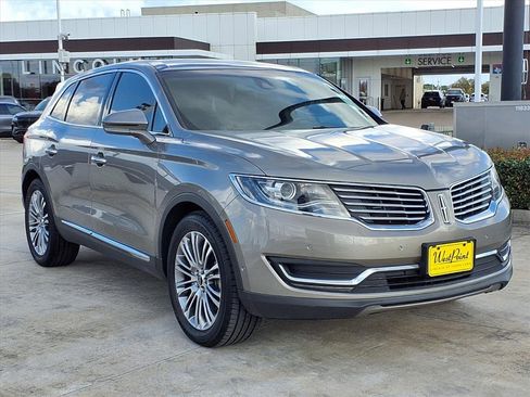 Used 2017 Lincoln MKX Reserve w/ Driver Assistance Package image 7