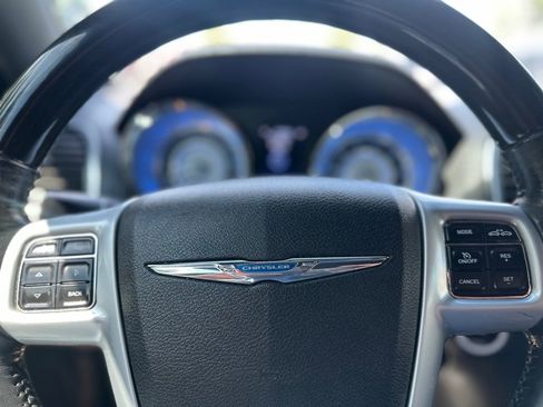 Used 2014 Chrysler 300 C image 16
