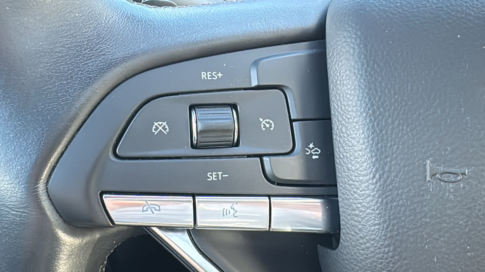 Used 2024 Cadillac XT6 Luxury w/ LPO, Floor Liner Package AWD/4WD image 13