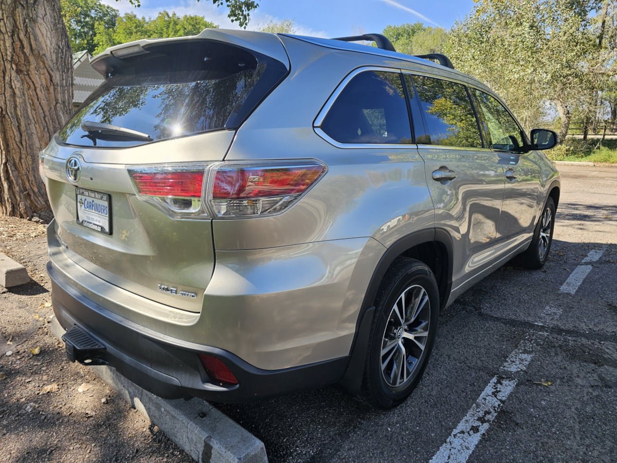 Used 2016 Toyota Highlander XLE AWD/4WD image 5