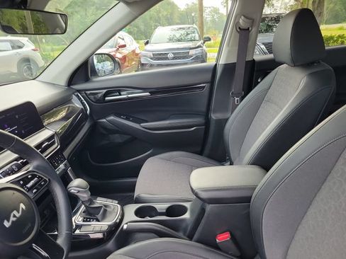 Used 2025 Kia Seltos S FWD image 18