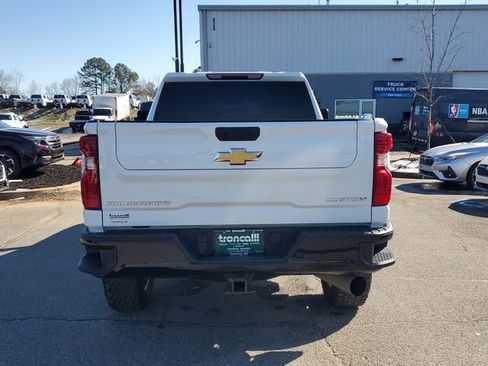 Used 2022 Chevrolet Silverado 2500 Custom w/ Custom Value Package image 5
