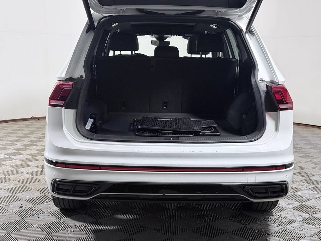 Used 2022 Volkswagen Tiguan SE R-Line AWD/4WD image 6