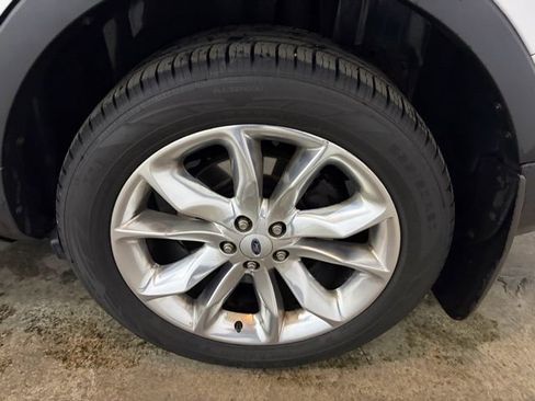 Used 2015 Ford Explorer Limited w/ Equipment Group 301A image 9