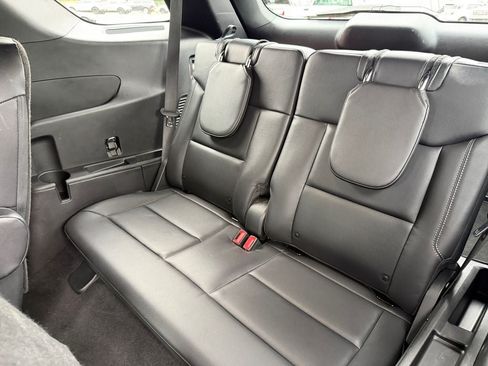 Used 2020 Ford Explorer XLT w/ Equipment Group 202A AWD/4WD image 33