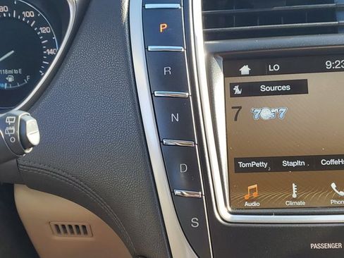 Used 2017 Lincoln MKX Reserve w/ Lincoln MKX Climate Package image 29